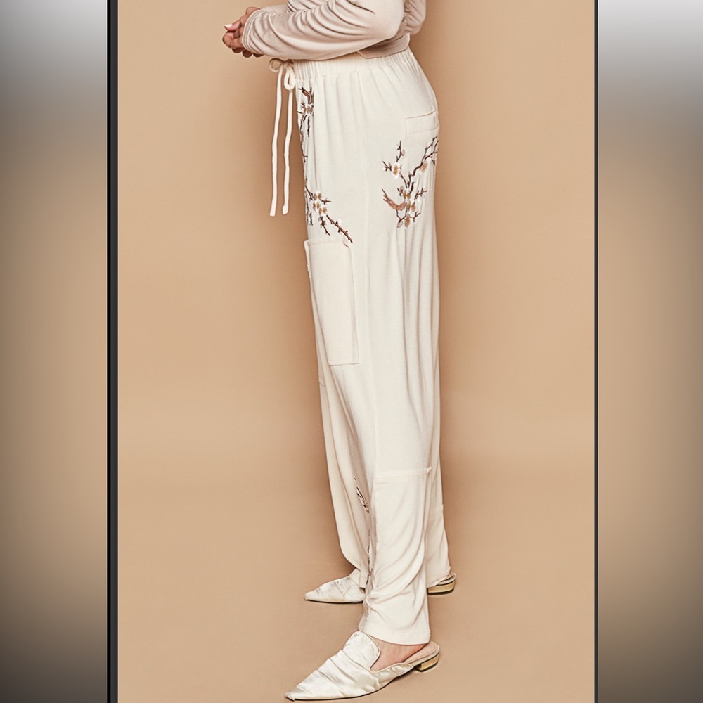 193 1 left πΊπΈPOL floral embroidered knit pants - Picture 3 of 5